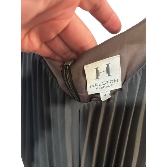 Halston Heritage Sleeveless Back Zip Clsure V-Neck Pleated Mini Dress Gray Size - Picture 6 of 11